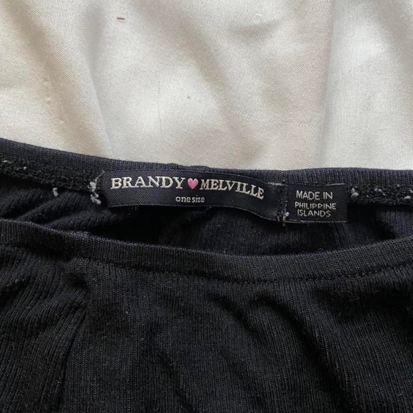 BRANDY MELVILLE black flow shorts🖤 - Picture 3 of 3